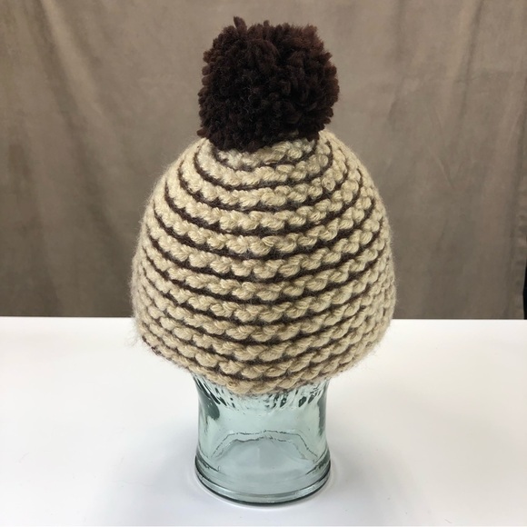 𝅺CREAM nubby knit peak cap NEW - Picture 2 of 4